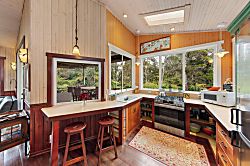 Enjoy cooking while gazing at the treetops at Maile Treehouse