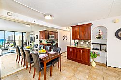 Waikiki Banyan 2014 T2