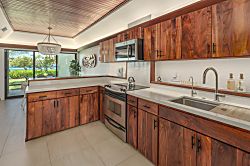 Puunoa Beach Estates 103 - Stainless steel appliances