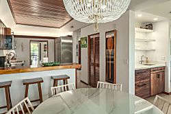Puunoa Beach Estates 103 - Bar seating for three