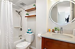  Pacific Monarch 2208