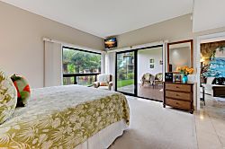 Royal Sea Cliff Condo