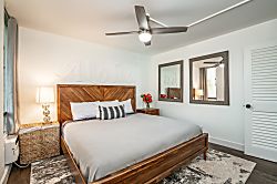 Steps from the pool and across the beach! Maui Vis