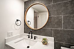 Steps from the pool and across the beach! Maui Vis