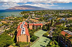 Steps from the pool and across the beach! Maui Vis