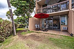 Steps from the pool and across the beach! Maui Vis