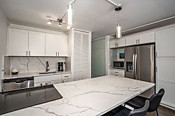 Steps from the pool and across the beach! Maui Vis