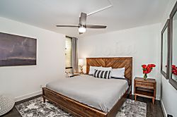 Steps from the pool and across the beach! Maui Vis