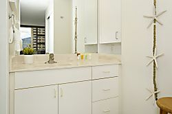 Waikiki Banyan #611-T2