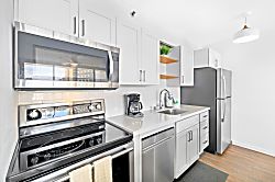 Waikiki Banyan 2702 T1