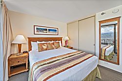 Waikiki Sunset Condo with Free Parking