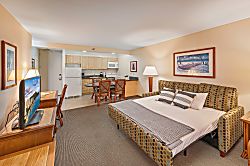 Waikiki Sunset Condo with Free Parking