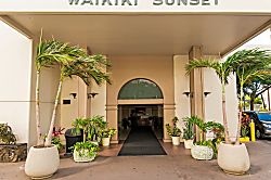 Waikiki Sunset Condo with Free Parking