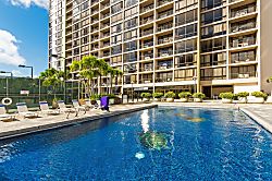 Waikiki Sunset Condo with Free Parking