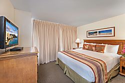 Waikiki Sunset Condo with Free Parking