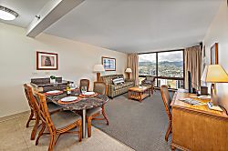 Waikiki Sunset Condo with Free Parking