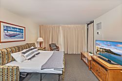 Waikiki Sunset Condo with Free Parking