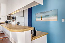 Kamaole Nalu Top-Floor Unit - Private kitchen