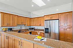 Puamana Oceanfront Condo 150-4