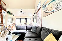 Hale Moi 202B - Living area