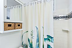 Kona Kai B2 - Updated 2nd Floor Retreat