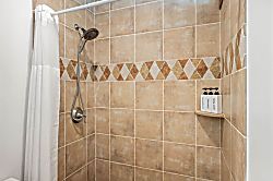 Poipu Shores 404A - Master shower