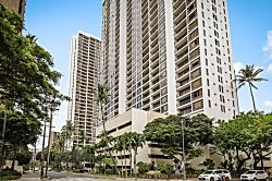 Waikiki Banyan: Standard One-Bedroom 
