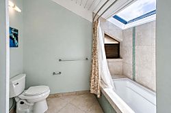 Kahana Outrigger 4B1 - Bathroom