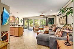Hale Hui Kai 106 - Living area