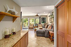 Hale Hui Kai 106 - Living area