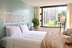 Waikiki Banyan 6th Floor Unit