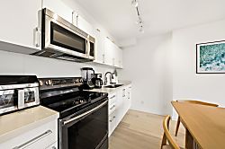 Waikiki Banyan 6th Floor Unit
