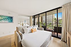 Waikiki Banyan 6th Floor Unit