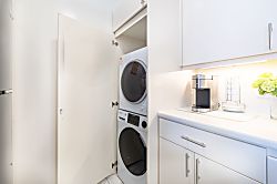 Waikiki Banyan Tower 1, Unit 2801