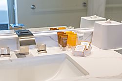 Waikiki Banyan Tower 1, Unit 2801