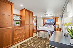 Kuhio Shores 410 Oceanfront Retreat