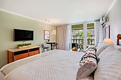 Islander on the Beach 367