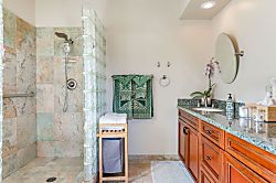 Aloha Awaits at the Southern Belle of Miloli'i