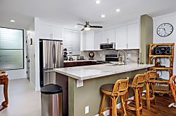 Surf & Racquet Club 8101