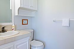 Hanalei Colony Resort C2 - Bathroom