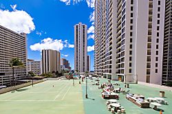 Waikiki Banyan 7th Floor