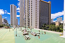 Waikiki Banyan 7th Floor