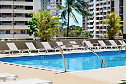 Waikiki Banyan 7th Floor - Refresh in Waikiki Banyan's heated swimming pool!