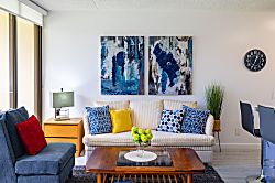 Waikiki Banyan 7th Floor