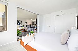 Waikiki Banyan 7th Floor