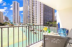 Waikiki Banyan 7th Floor