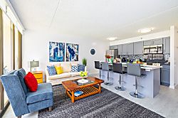 Waikiki Banyan 7th Floor