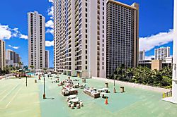 Waikiki Banyan 7th Floor
