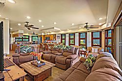 Oceanfront Oasis in Lahaina - Living area