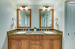 Pili Mai Resort 14-J - The Peacock Suite